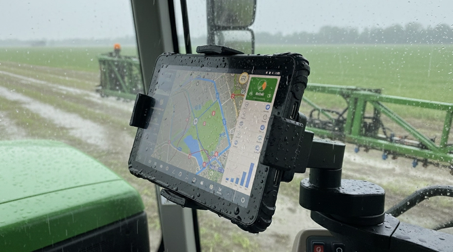 Rugged waterproof tablet used in agricultural machinery for field data collection and crop management Rugged waterproof tablet used in agricultural machinery for field data collection and crop management